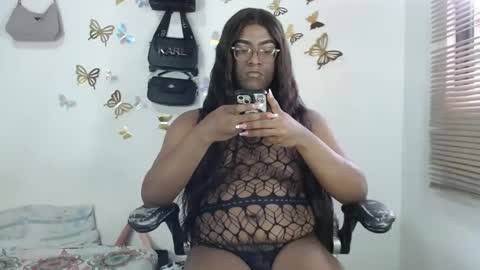 Snapshot of bigcrisblack chatting on 10.26.25 cristina online show from 10.26.25