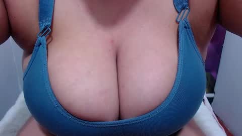 Snapshot of bigg_boobs_xxx chatting on 06.05.26 Sunny online show from 06.05.26