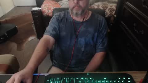 Snapshot of bighugmugg chatting on 09.28.25 bighugmugg online show from 09.28.25