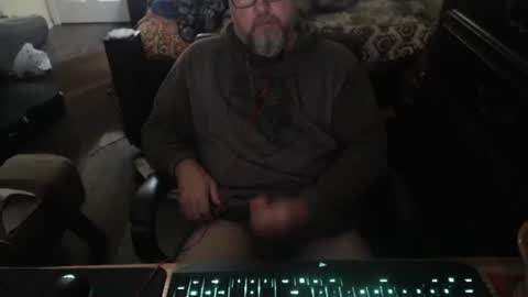 Snapshot of bighugmugg chatting on 11.10.25 bighugmugg online show from 11.10.25