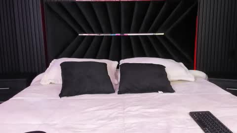 Zayra online show from 10.21.25