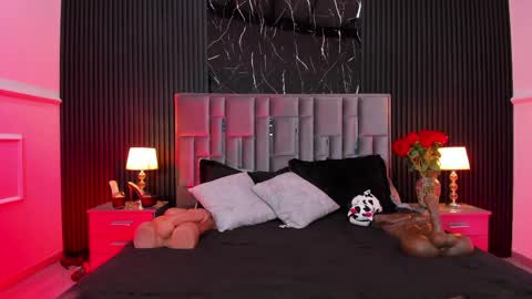 Snapshot of bigsexxyass chatting on 04.30.26 Zayra online show from 04.30.26