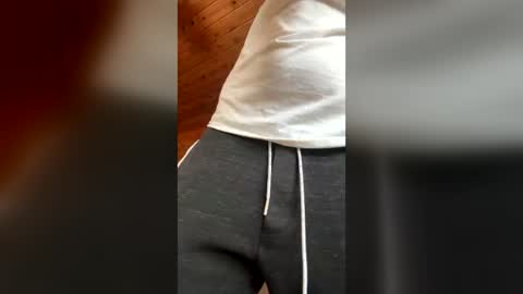 Snapshot of bigskinnyboyshh chatting on 06.19.26 bigskinnyboyshh online show from 06.19.26