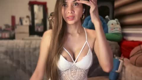 Snapshot of bigsurprise4u chatting on 02.18.25 Yna     online show from 02.18.25