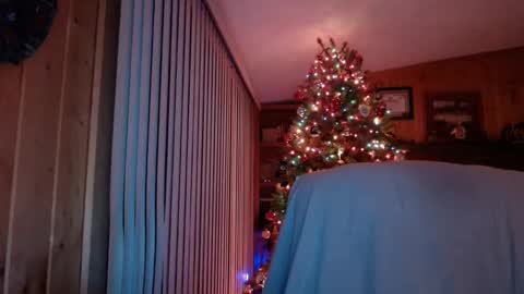 Snapshot of bigthicksatisfying2 chatting on 12.21.24 bigthicksatisfying2 online show from 12.21.24