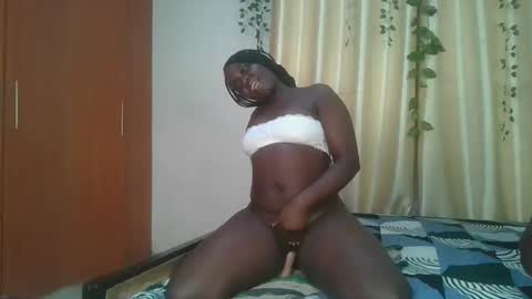 Snapshot of bigtits_baddie chatting on 12.16.25 bigtits_baddie online show from 12.16.25