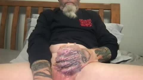 Snapshot of bigwhitedickdaddy69 chatting on 01.06.25 Bigwhitedickdaddy and BabyCakes online show from 01.06.25