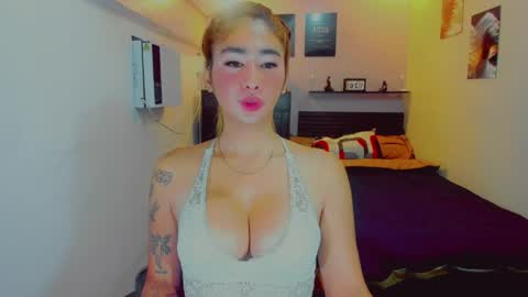 Snapshot of bitchcommanderstella chatting on 04.26.26 3 online show from 04.26.26