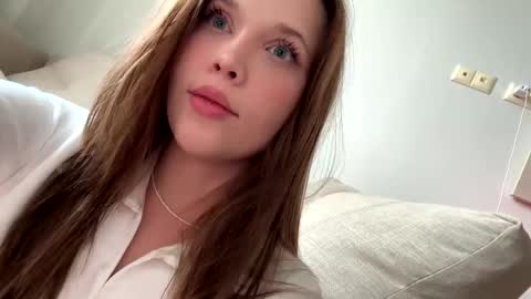 Snapshot of bitter_moon chatting on 01.06.25 Ann Braslowsky online show from 01.06.25