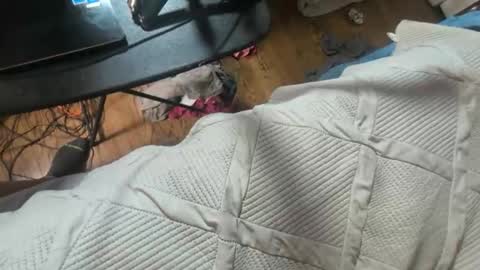 Snapshot of bjaybaby chatting on 12.17.25 bjaybaby online show from 12.17.25