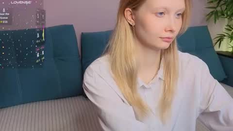 Snapshot of bjliki chatting on 10.27.25 Julia online show from 10.27.25