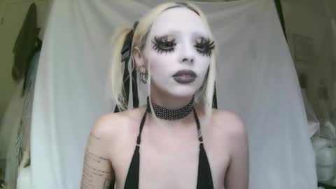 vampire fang  online show from 02.17.26