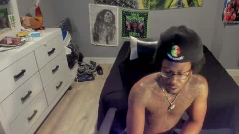 Plant Base Streamers From Pennsylvania online show from 12.02.25