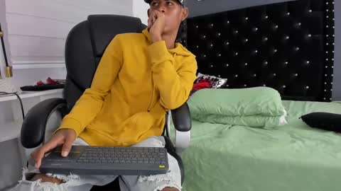 boy online show from 02.14.25