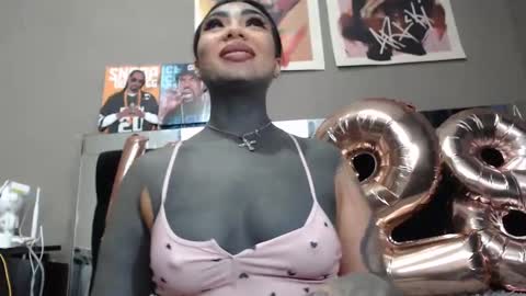 Snapshot of black_eyestattoo chatting on 12.20.24 karenth soto online show from 12.20.24