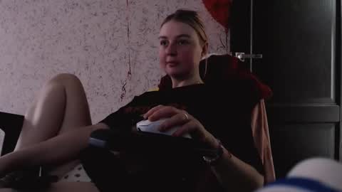 Sasha and Bella online show from 02.16.25