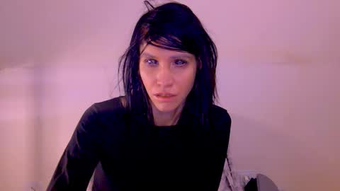 Snapshot of black_sswan chatting on 01.12.26 Kristin online show from 01.12.26