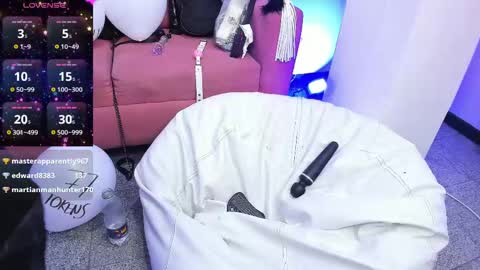 Snapshot of blackberry_s chatting on 02.15.25 Sophie online show from 02.15.25