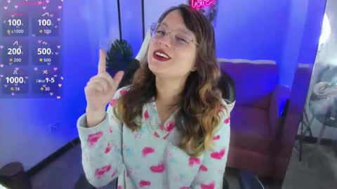 Snapshot of blackberry_s chatting on 10.19.25 Sophie online show from 10.19.25