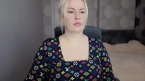 Snapshot of blackeyes11 chatting on 11.10.25 blackeyes11 online show from 11.10.25