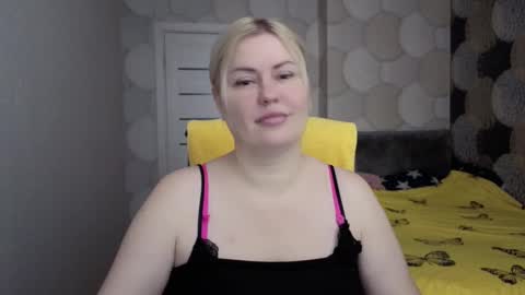 Snapshot of blackeyes11 chatting on 12.05.25 blackeyes11 online show from 12.05.25