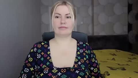 Snapshot of blackeyes11 chatting on 12.15.25 blackeyes11 online show from 12.15.25