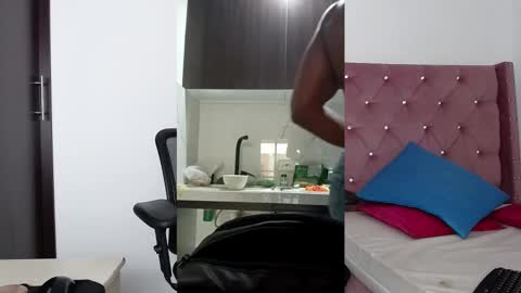 Snapshot of blacknikes chatting on 02.09.25 Twtter 1MikeBeckford            Onlyfns beckfordmike online show from 02.09.25