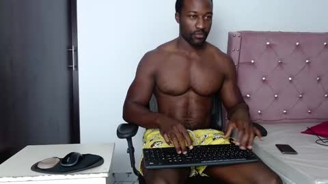 Snapshot of blacknikes chatting on 03.05.25 Twtter 1MikeBeckford            Onlyfns beckfordmike online show from 03.05.25