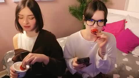 Snapshot of blackpinkkittens chatting on 05.10.26 MaoLulu online show from 05.10.26