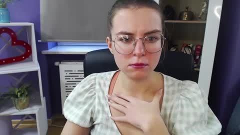 Z O E Y online show from 12.18.24