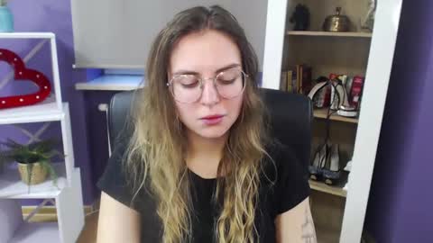 Z O E Y online show from 01.09.25