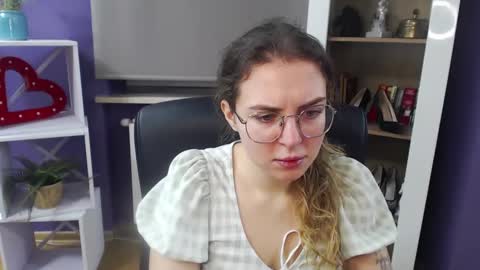 Z O E Y online show from 01.30.25