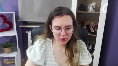 Z O E Y online show from 02.10.25