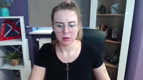 Z O E Y online show from 02.21.25