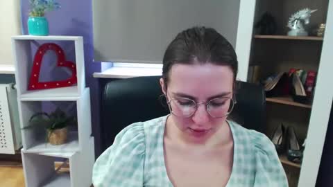 Z O E Y online show from 03.10.25