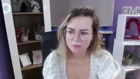 Z O E Y online show from 09.09.25