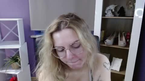 Z O E Y online show from 04.20.26