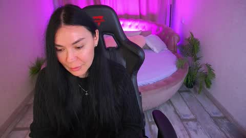 Snapshot of blacksilkqueen chatting on 11.20.25 blacksilkqueen online show from 11.20.25