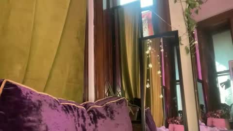 Snapshot of blair_switch chatting on 10.09.25 Blair online show from 10.09.25