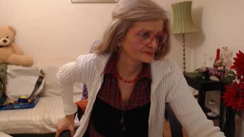 Snapshot of blairfort chatting on 02.10.25 blairfort online show from 02.10.25