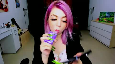 Nicole online show from 12.24.24