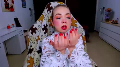 Nicole online show from 02.11.25