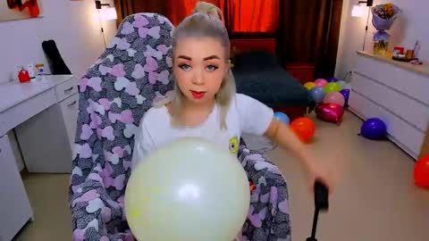 Nicole online show from 02.12.25