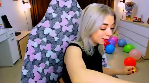 Nicole online show from 02.12.25