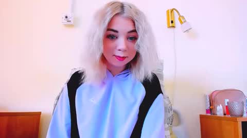 Nicole online show from 02.22.25