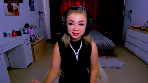 Nicole online show from 09.10.25