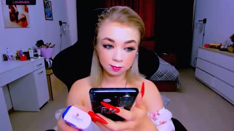 Nicole online show from 09.11.25