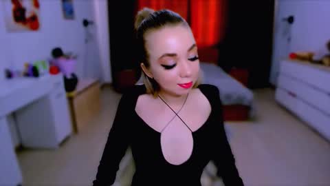 Nicole online show from 09.17.25