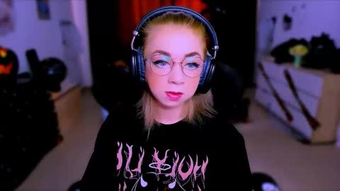 Nicole online show from 10.18.25