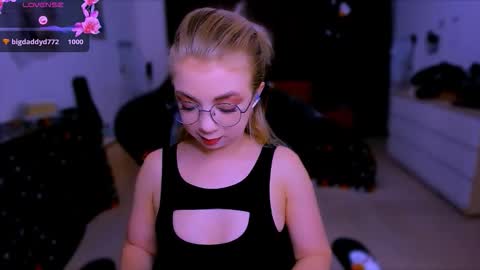 Nicole online show from 11.12.25